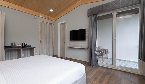 Superior Double Room, Balcony, Valley View