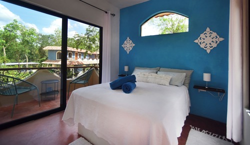 Superior Room, 1 Queen Bed, Shared Bathroom, Garden View (The Tulipan Suite)
