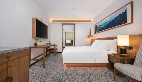 Premier Double Room, 1 Queen Bed, Pets Allowed, Courtyard View
