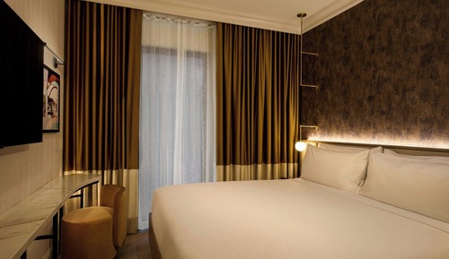 Standard Room, 1 King Bed, Non Smoking (Hearing Accessible)