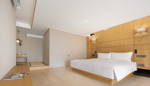 Luxury Suite, Balcony, Courtyard View