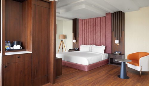 Luxury Suite, Lake View