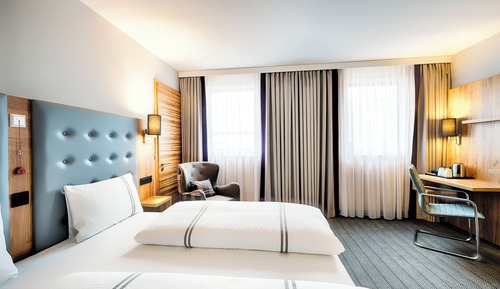 Twin Room, Roll-in Shower
