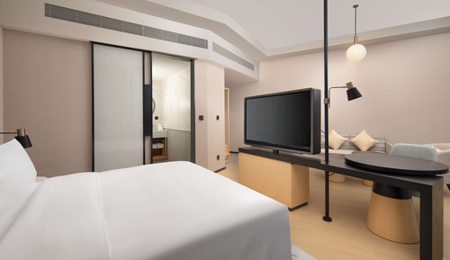 Deluxe Room, 1 King Bed