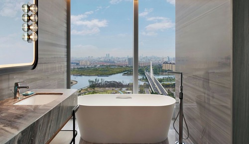 Premium Room, 1 King Bed, Canal View, Corner