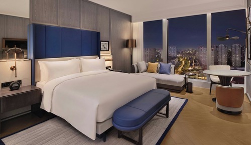 Deluxe Room, 1 King Bed, City View