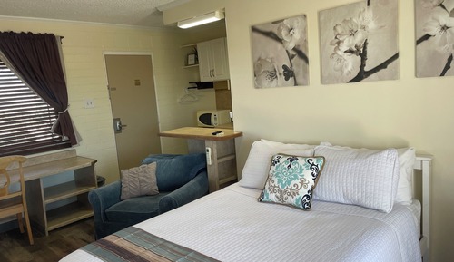 Standard Double Room, Ensuite, Mountain View (Standard 1 Bed Micro)