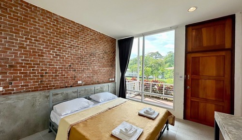 Standard Studio, Balcony