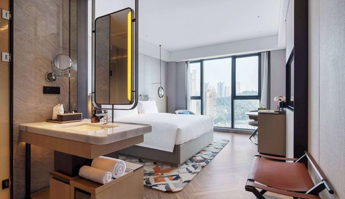 Standard Room, 1 King Bed