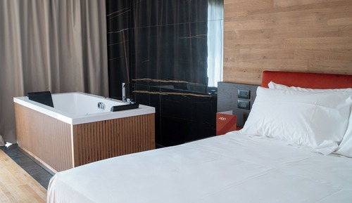 Superior Suite, 1 King Bed with Sofa bed, City View