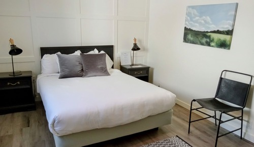 Standard Room, 1 Queen Bed, Non Smoking, Private Bathroom