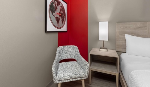 Room, 1 King Bed, Non Smoking (Mobility, Roll-in Shower)