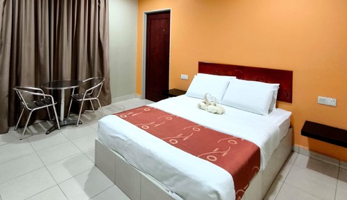 Room, 3 Bedrooms