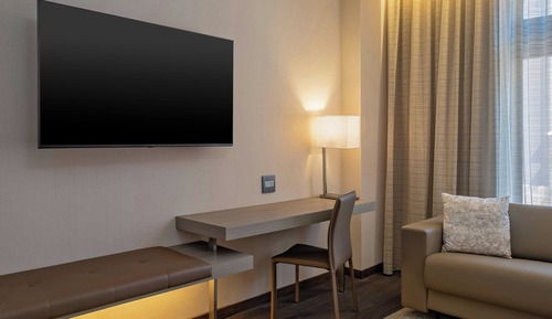 Classic Room, 1 King Bed (Hearing Accessible)