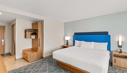 Room, 1 King Bed, Refrigerator & Microwave