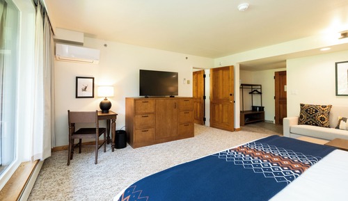 Room, 1 King Bed, Mobility Accessible (Hearing)