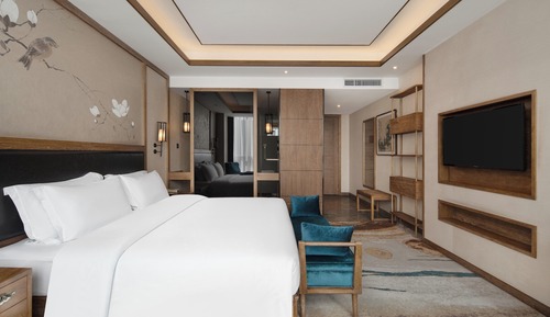Superior Room, 1 King Bed, City View