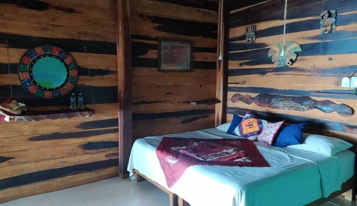 Basic Cabin, Lake View