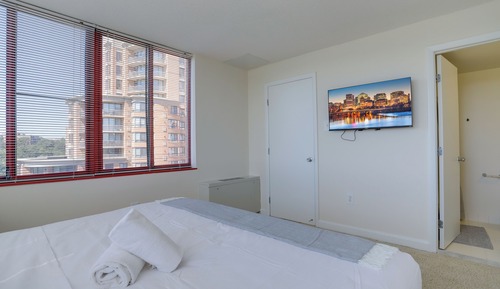 Comfort Apartment, 2 Bedrooms, Balcony, Park View