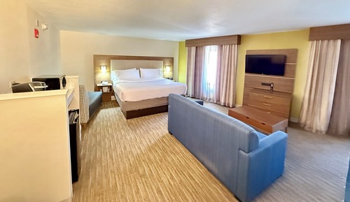 Suite, 1 King Bed, Non Smoking