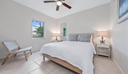 Unit 6 Seagull- Queen Oceanfront Condo