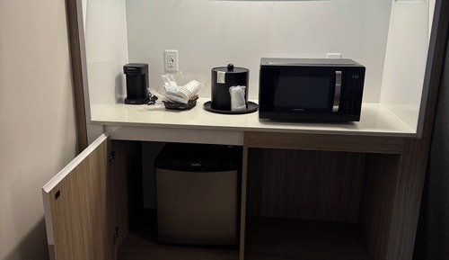 Studio Suite, 1 King Bed with Sofa bed (Mobility/Hearing Accessible, Tub)