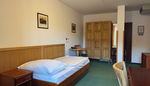 City Single Room, City View