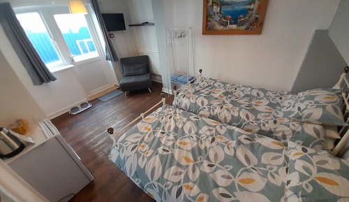 Classic Triple Room, Ensuite