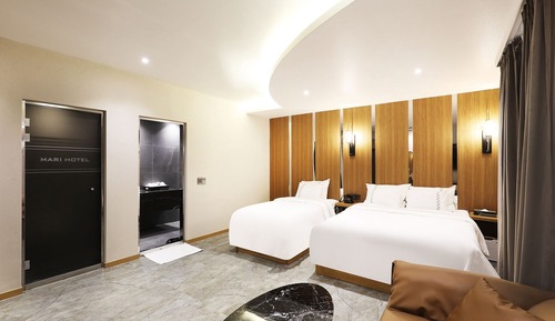 Luxury Twin Room, City View