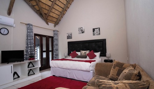Luxury Suite, Garden View