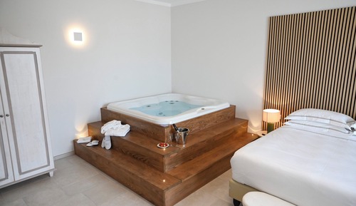 Standard Suite, Balcony, City View