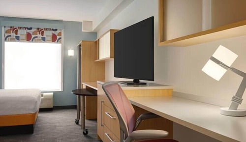 Studio, 1 King Bed, Accessible (Roll-In Shower)