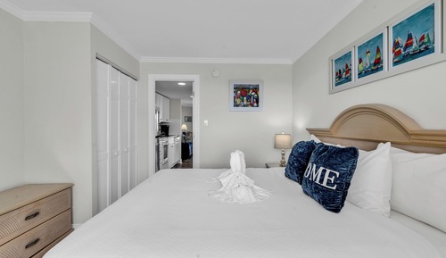 Standard Condo, 1 Bedroom, Kitchen, Partial Ocean View