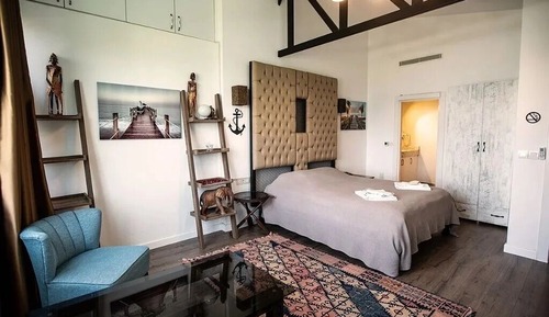 Comfort Room, Lake View