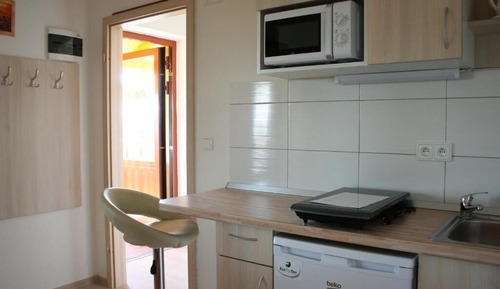 Apartment, Multiple Beds, Kitchenette, Garden View