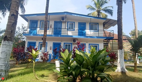 Premium Poolside Room - Palm View