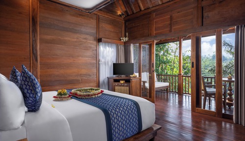 Honeymooner Rain Forest Valley Cabin with Free Minibar