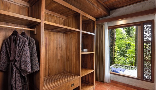 Honeymooner Rain Forest Jungle Suite with Free Minibar