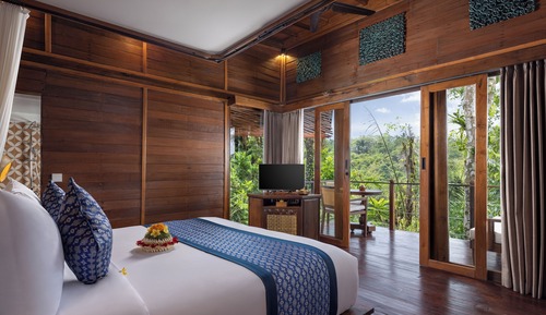 Honeymooner Rain Forest Jungle Cabin with Free Minibar