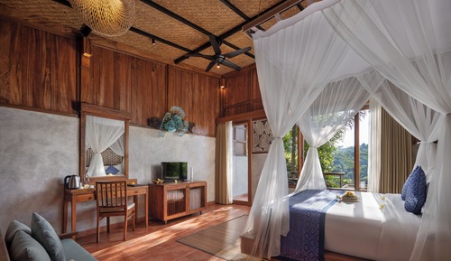 Honeymooner Rain Forest Deluxe with Free Minibar