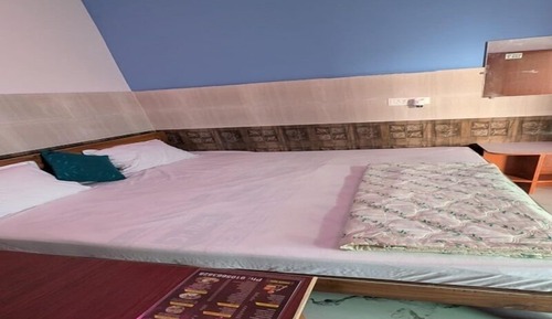 Family Single Room, 1 King Bed, Private Bathroom