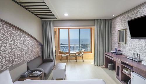 Ocean-view standard