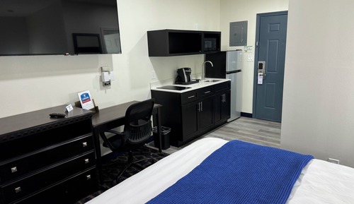 Single room  1 Queen bed