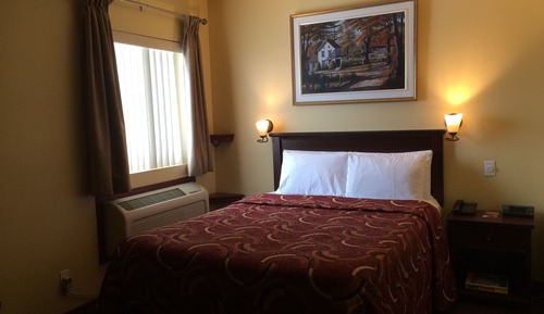 Standard Room, 1 Queen Bed