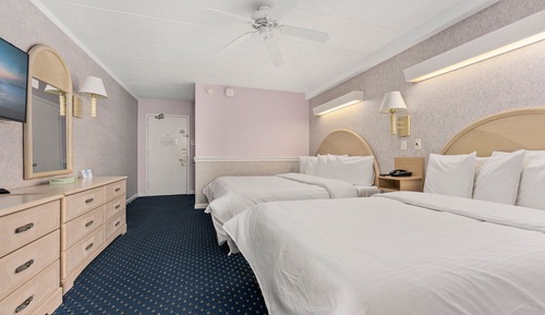 Suite, 2 Bedrooms, Kitchen, Pool View (UNIT D3)