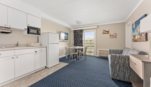Deluxe Suite, Pool View (UNIT D)