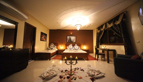 Comfort Suite, 1 King Bed, Private Bathroom, Garden View