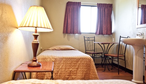 Twin Room, 2 Twin Beds, Shared Bathroom
