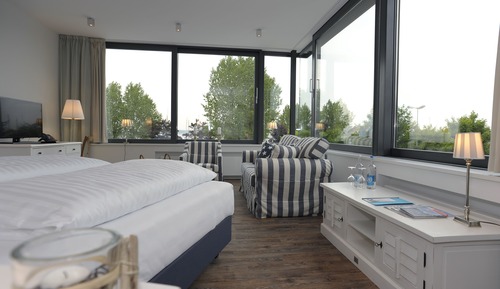 Junior Studio Suite, Balcony, Marina View