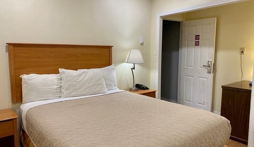 Single Room, 1 Queen Bed